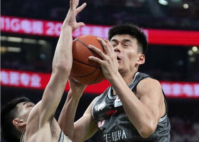 小雪公交车被进去高潮了